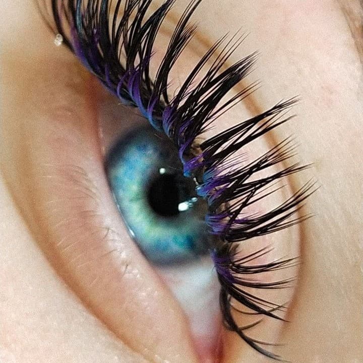 The eye of a woman with 2D volume eyelashes.
