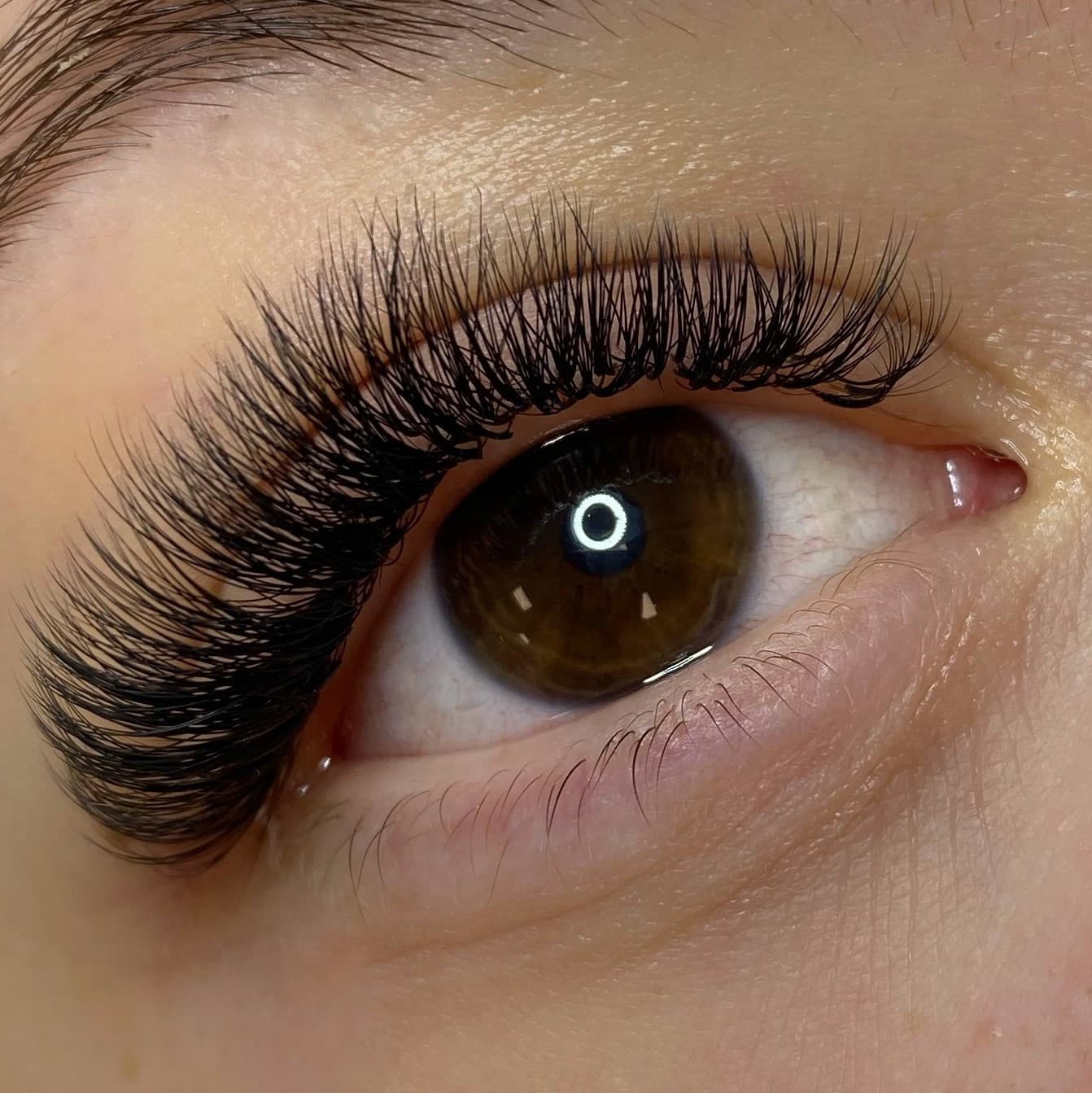 Pose d'extensions de cils volume russe à Toulouse chez Beauty'n'Form