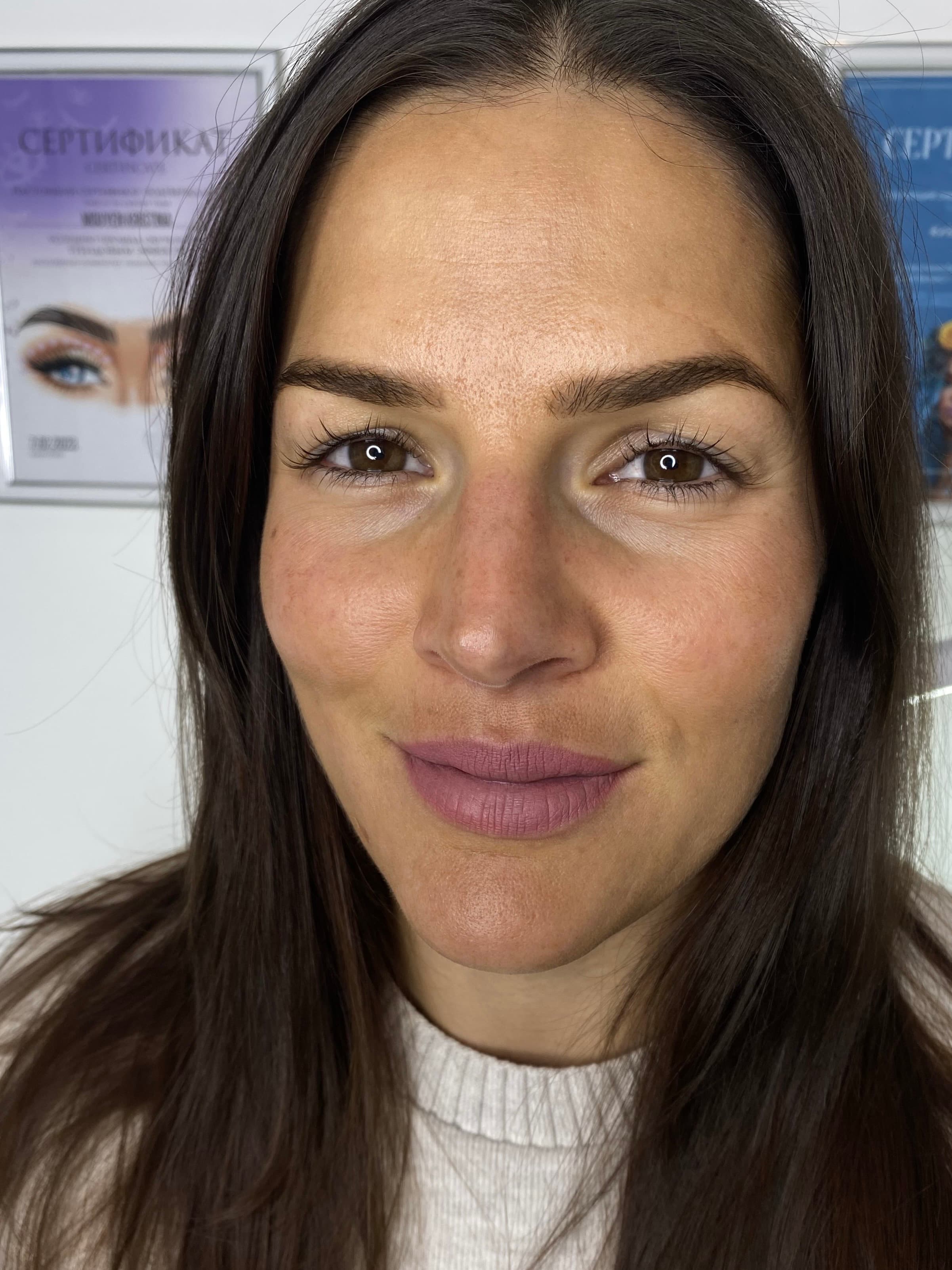 Barely visible natural lashes and a bare eye before a Russian volume set