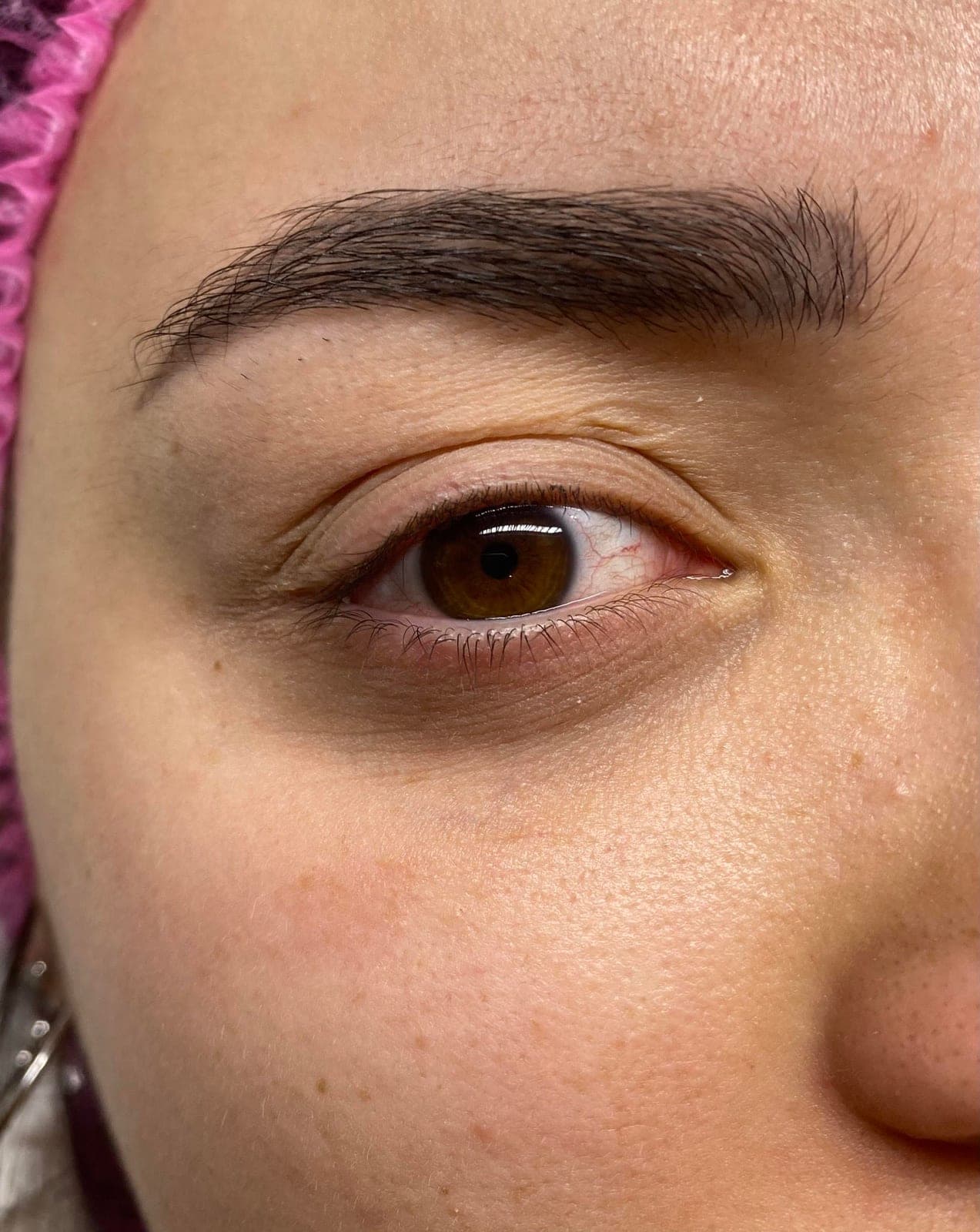 Natural lashes before a Russian volume set